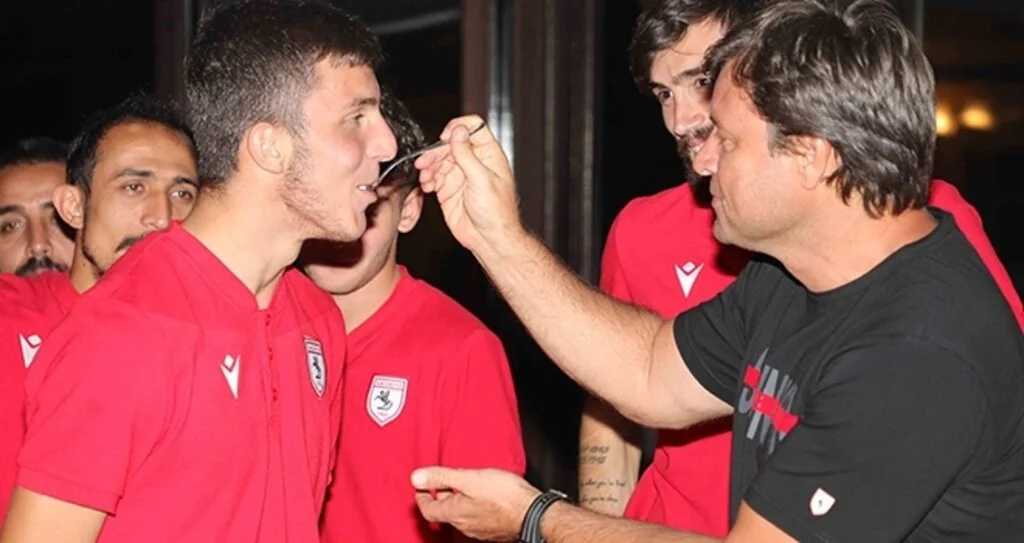 Yunus Emre'ye sürpriz doğum günü