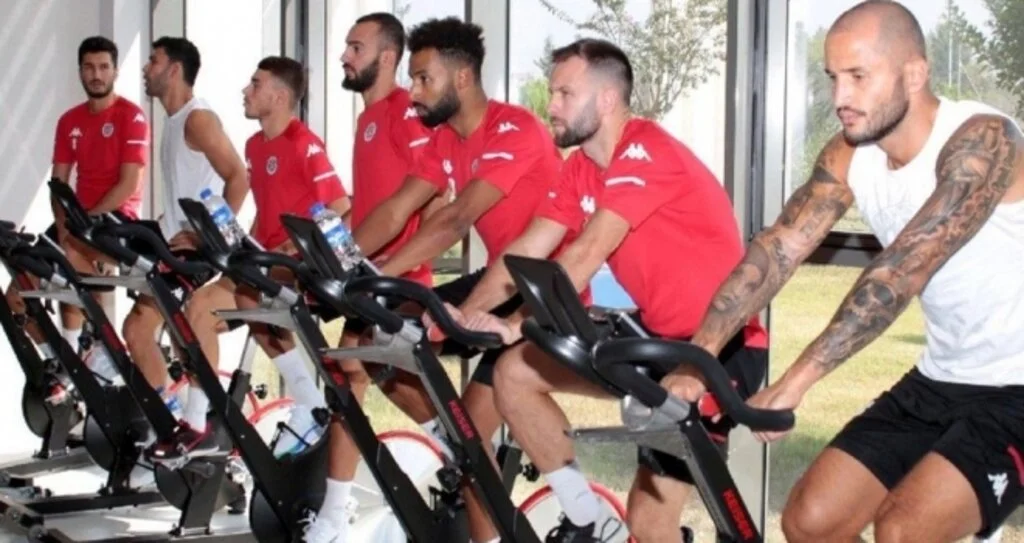 Antalyaspor’da 50’ye yakın corona pozitif çıktı, İstanbul’a geliş iptal edildi