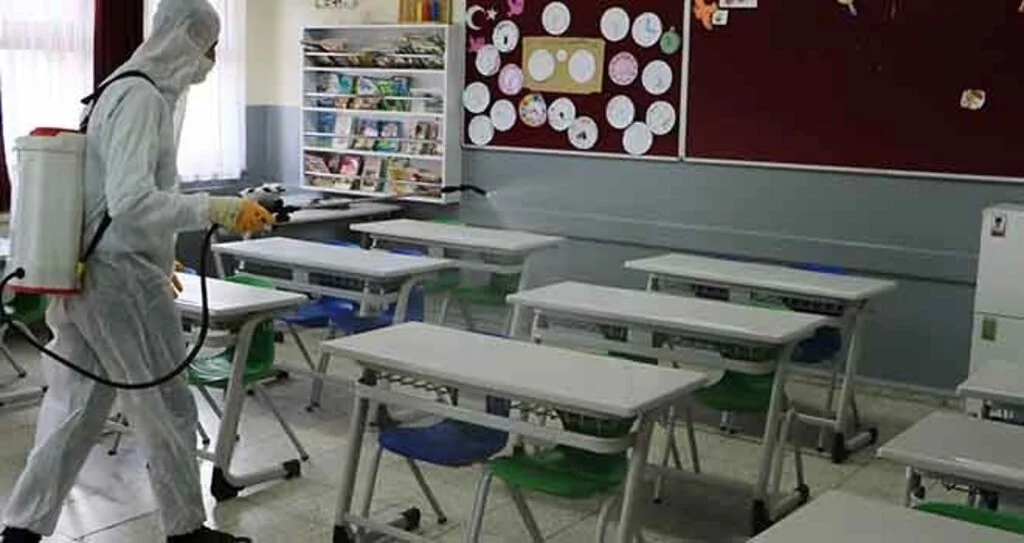 Atakum Belediyesi ilk ders zili öncesinde okulları dezenfekte etti