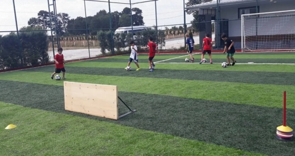 Bafra 23 Nisan 1937 FK Akademi Spor Kulübü'nde Hem Eğitim Hem Eğlence