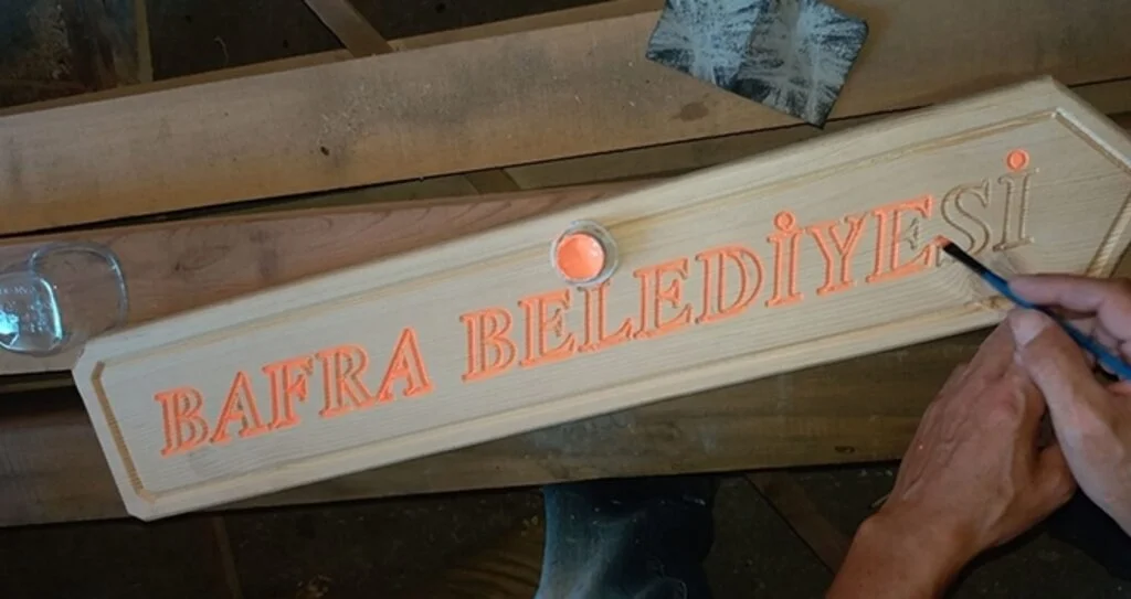 Bafra Belediyesi kent mobilyalarını kendi üretiyor