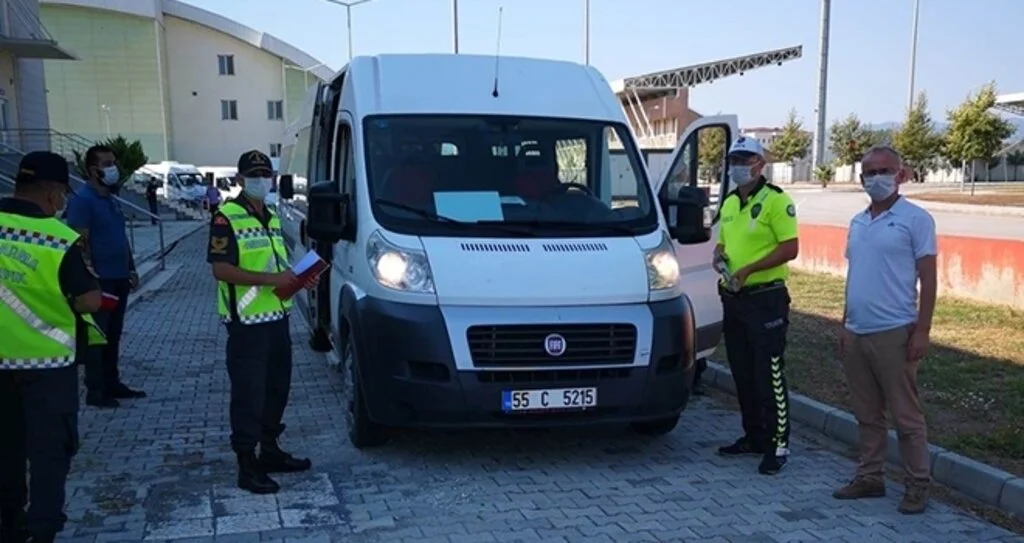 Bafra'da okul servis araçlarında pandemi denetimi