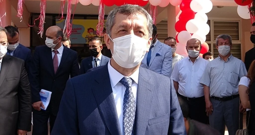 Bakan Selçuk'ta yüz yüze eğitimden yana 