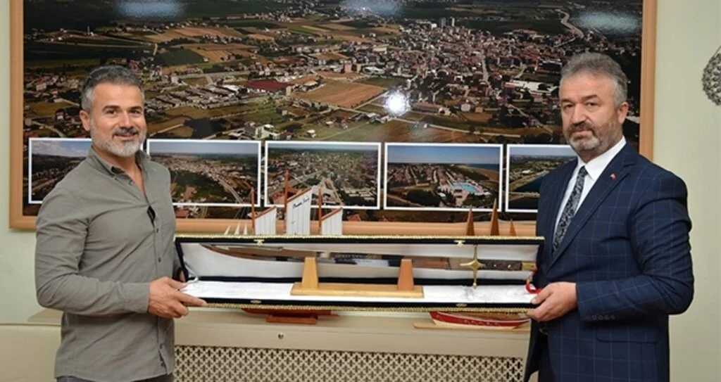 Başkan Topaloğlu’ndan Suat Kılıç’a Osmanlı kılıcı