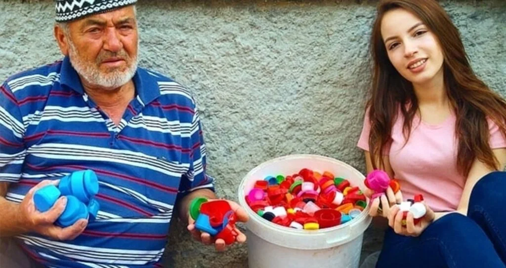Dede-torun engelliler için kapak topladı, 362 tekerlekli sandalye aldı