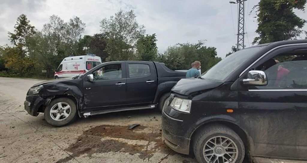 Hastaneye giderken kaza geçirdiler: 2 yaralı