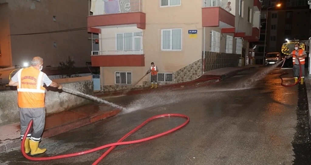 İlkadım'da virüse karşı temizlik mesaisi 