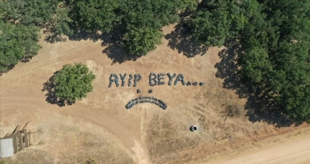 Mesire alanında toplanan çöplerle piknikçilere esprili tepki