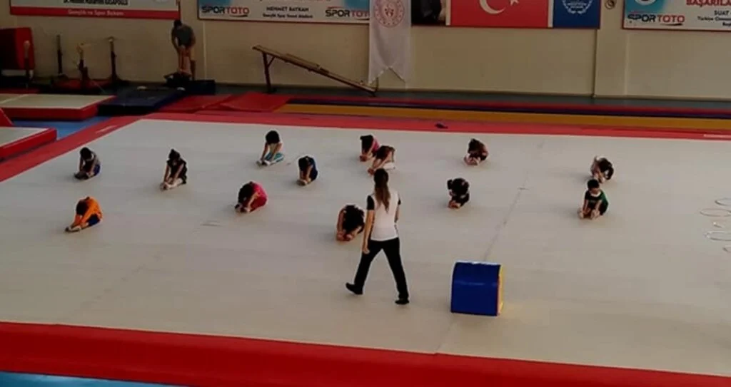 Minik Cimnastikçiler Mutlu
