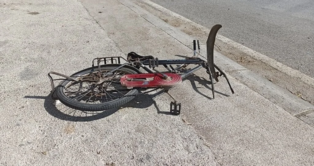 Otomobilin çarptığı bisikletli yaralandı