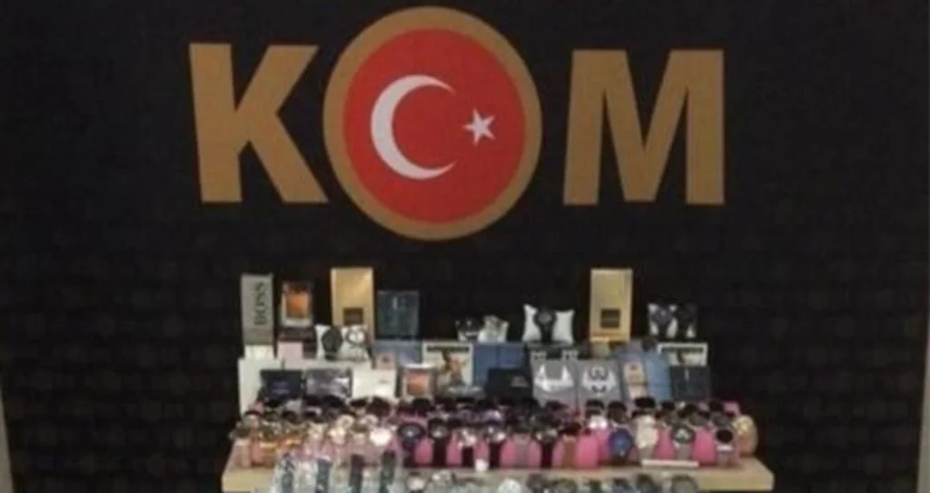 Samsun'da kaçak parfüm ve saat ele geçti