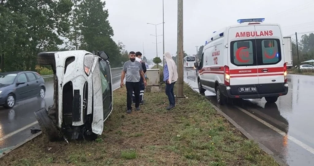 Samsun’da kontrolü kaybeden sürücü refüje çıktı