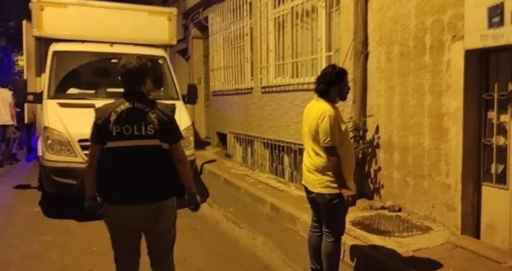 Sır dolu ölüm: Yabancı uyruklu genç kadın apartman merdivenlerinde bulundu