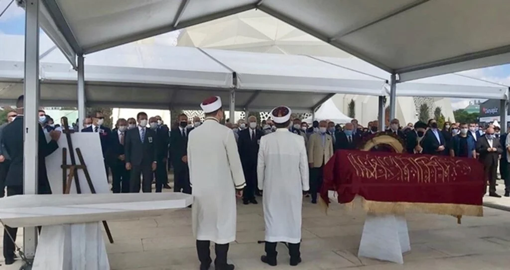 Suna Kıraç Son Yolcuğuna Uğurlandı!