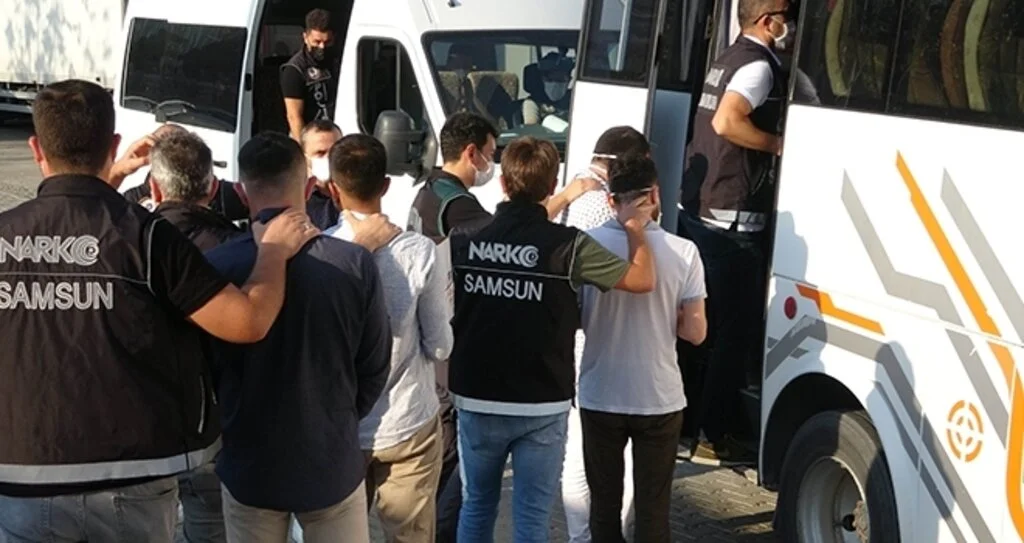 Torbacılara şafak operasyonunda gözaltına alınan 14 kişi adliyede