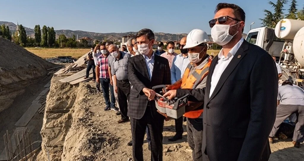 Turhal'a Yarı Olimpik Yüzme Havuzu