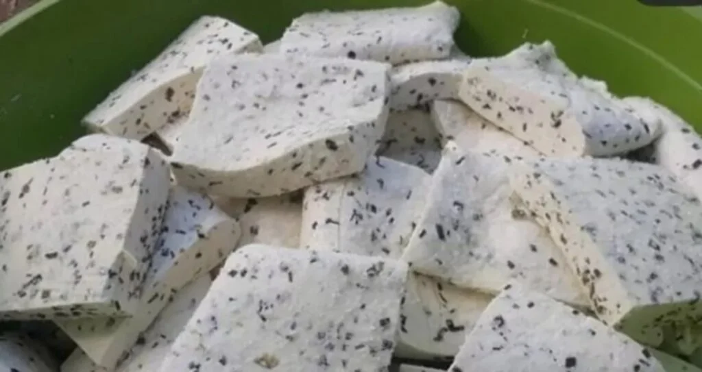 Turşu suyuyla mayalanıyor! Tadına bakan kiloyla alıyor