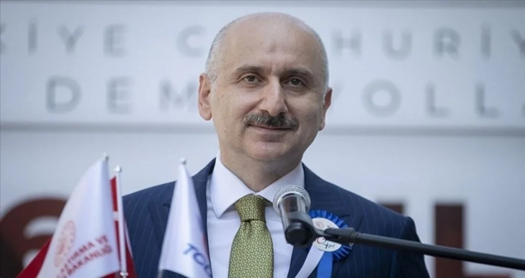 Ulaştırma ve Altyapı Bakanı Karaismailoğlu: Öğrencilerimize ücretsiz internet paketlerini vermeye devam edeceğiz