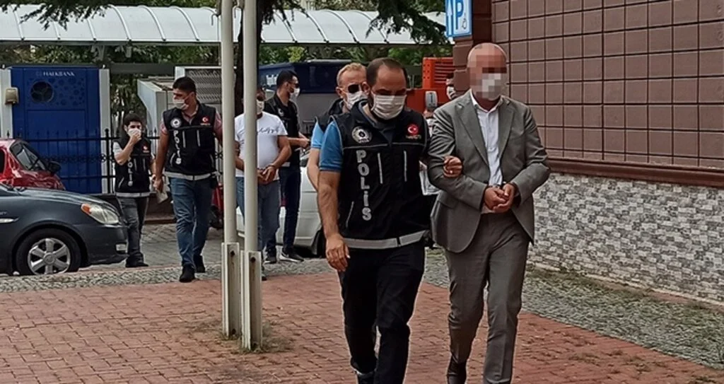 Uyuşturucu operasyonunda gözaltına alınan 3 şahıs adliyede