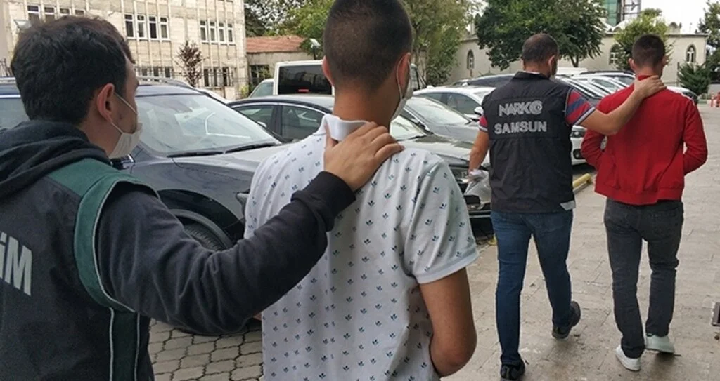 Uyuşturucu ticaretine 2 tutuklama, 2 adli kontrol