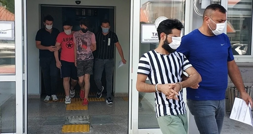Yabancı uyruklu 3 kişiye para ve cep telefonu gasbından gözaltı