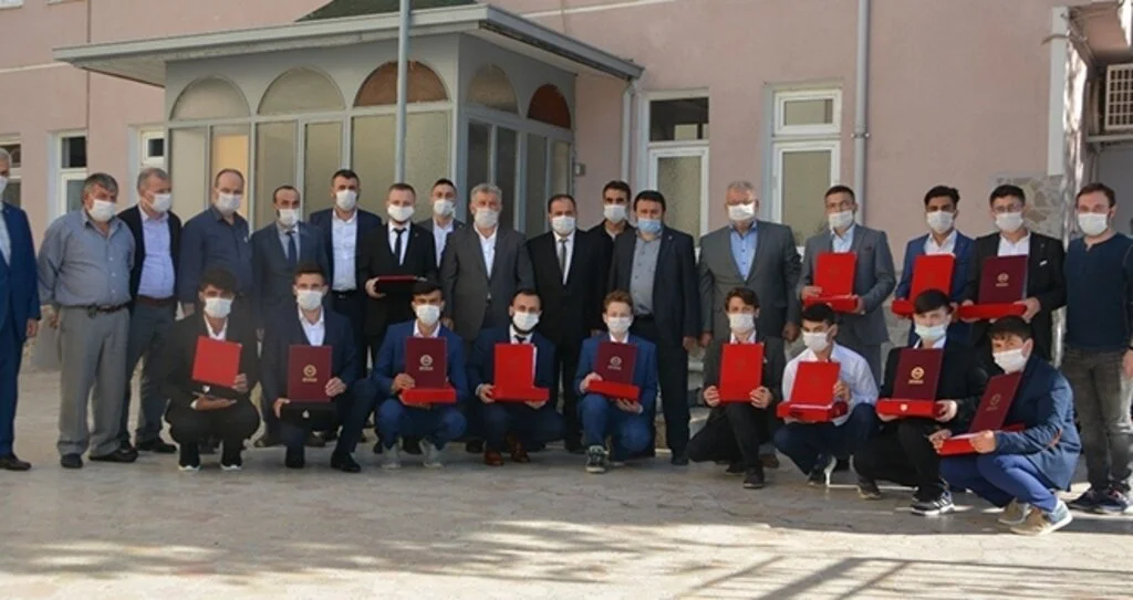 17 öğrenci hafızlık kervanına katıldı   