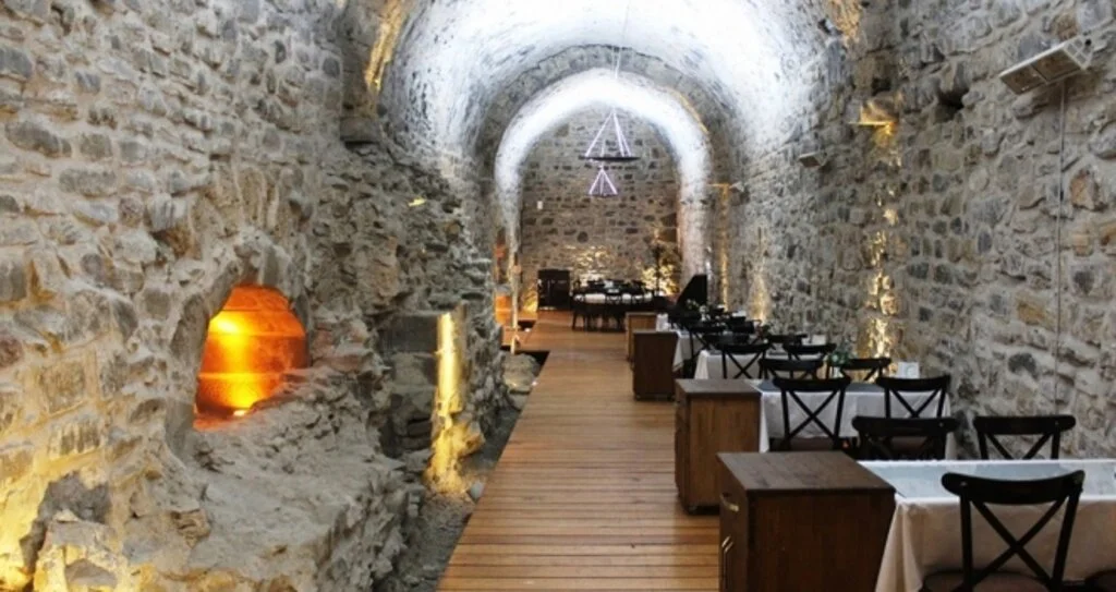 800 yıllık Taşhan'da meşhur 'menemen'