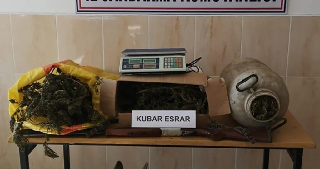 Alaçam'da 4 kilo 100 gram esrar ele geçirildi