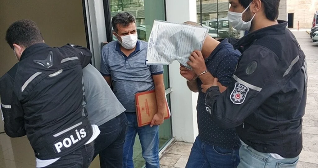 Araçlarında esrar ele geçen 2 kişi tutuklandı