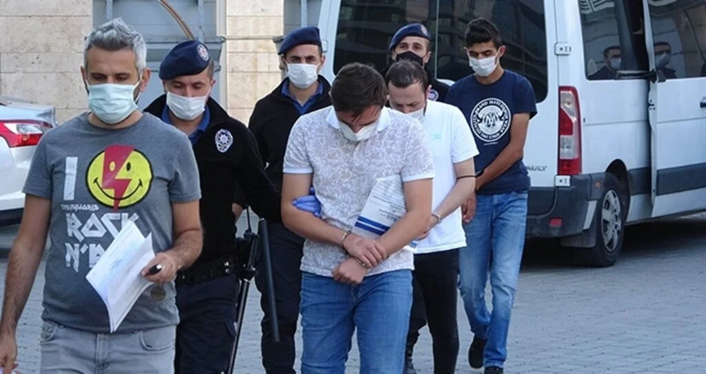 Araçlarında uyuşturucu ele geçti: 3 gözaltı