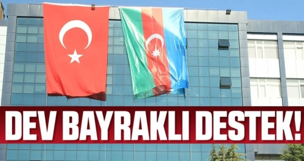 Atakum'dan Dev Bayraklı Destek