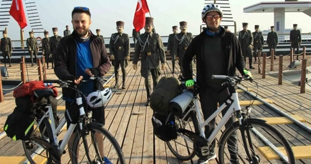 Atatürk'e saygı turu 