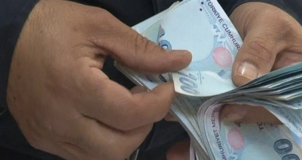 ATM'de 10 Bin Lira Unuttu!
