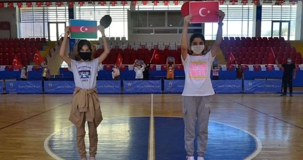 Azerbaycan'a Bayraklı Destek