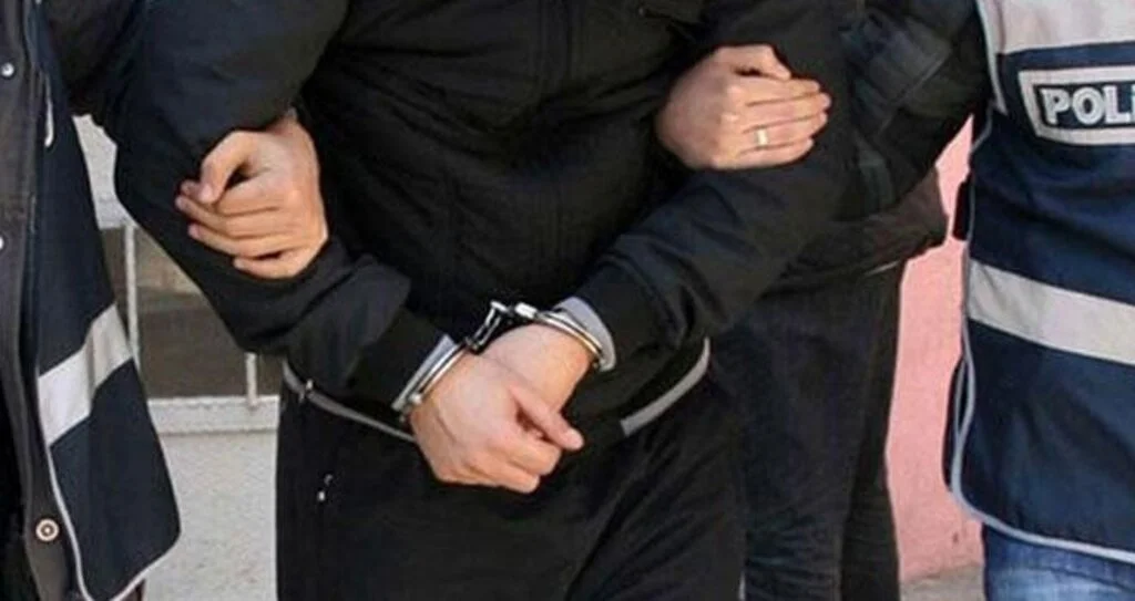 Bafra'da toplam 12 yıl 3 ay hapis cezası bulunan şahıs yakalandı