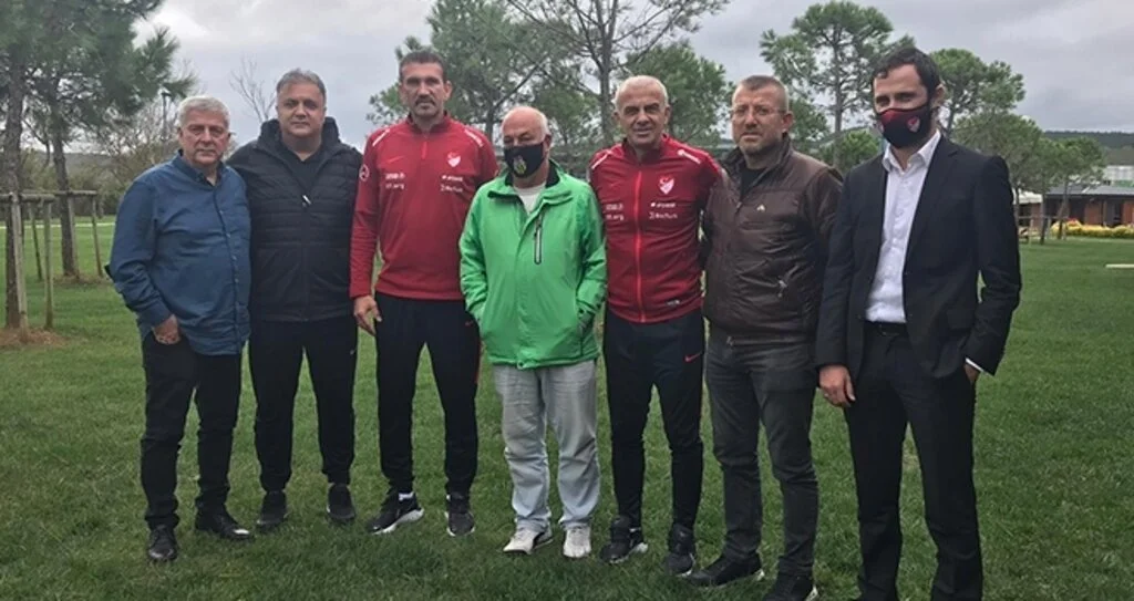 Başkan Ali Akyüz Riva'da