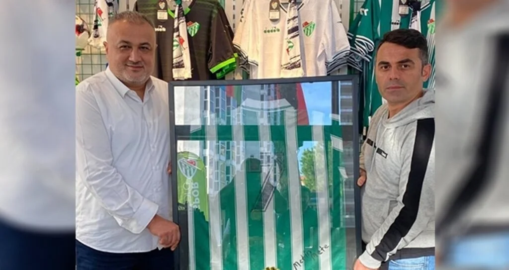 Çarşambaspor Başkanı Yıldırım'a Anlamlı Hediye