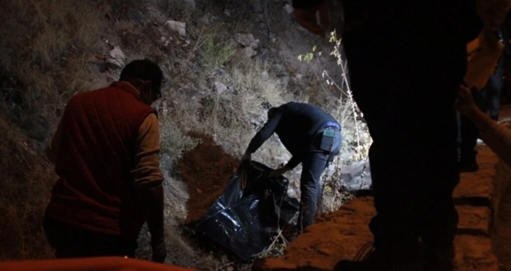 Dehşet; başına taşla vurup öldürdü, kayalıklardan atıp üzerini taşla örttü