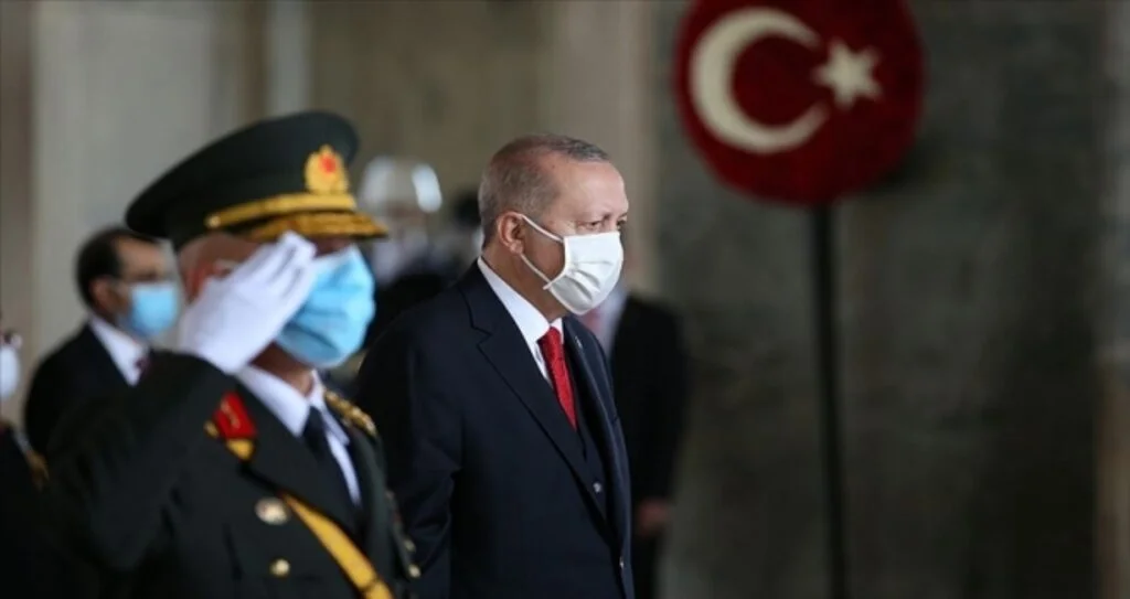 Erdoğan: Zaferlerle dolu şanlı mazimizden cesaret alarak birlik beraberlik ve kardeşlik içinde yürümeye devam edeceğiz