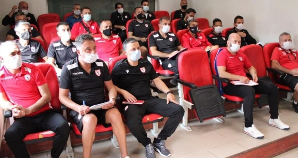 Futbol Akademisi antrenörleri yabancı dil eğitimi alıyor
