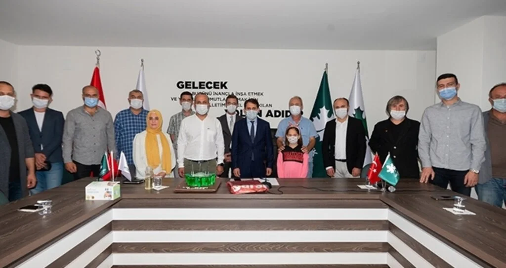 Gelecek Partisi Samsun İl Başkanı Mustafa Yeşilyurt'a sürpriz kutlama