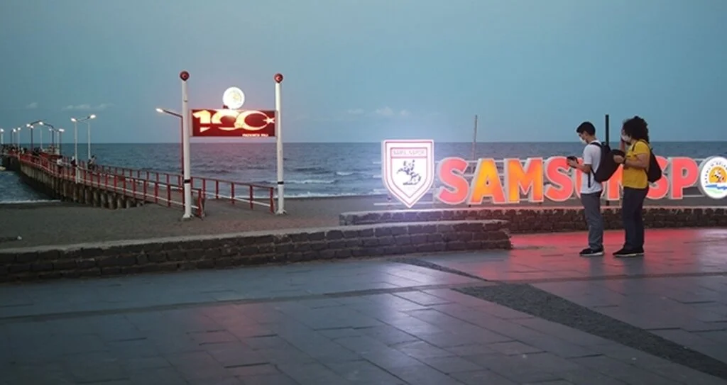Halk İskelesi ışıl ışıl