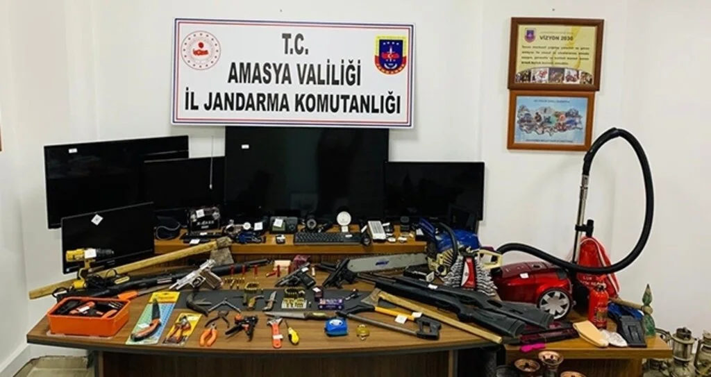 Jandarma hırsızları suçüstü yakaladı