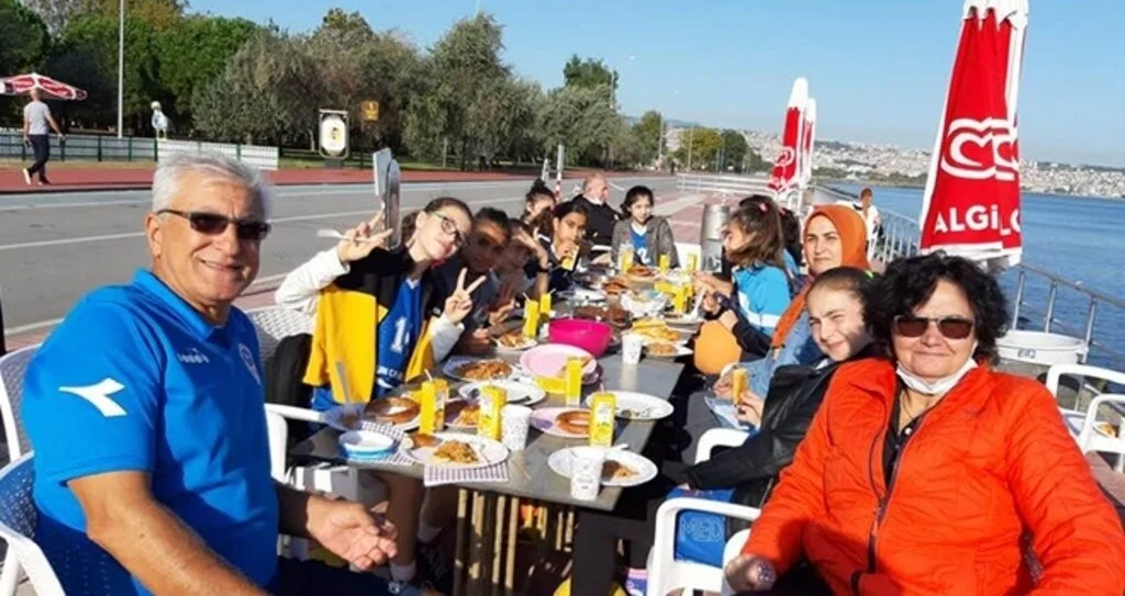 Kahvaltıda Buluştular