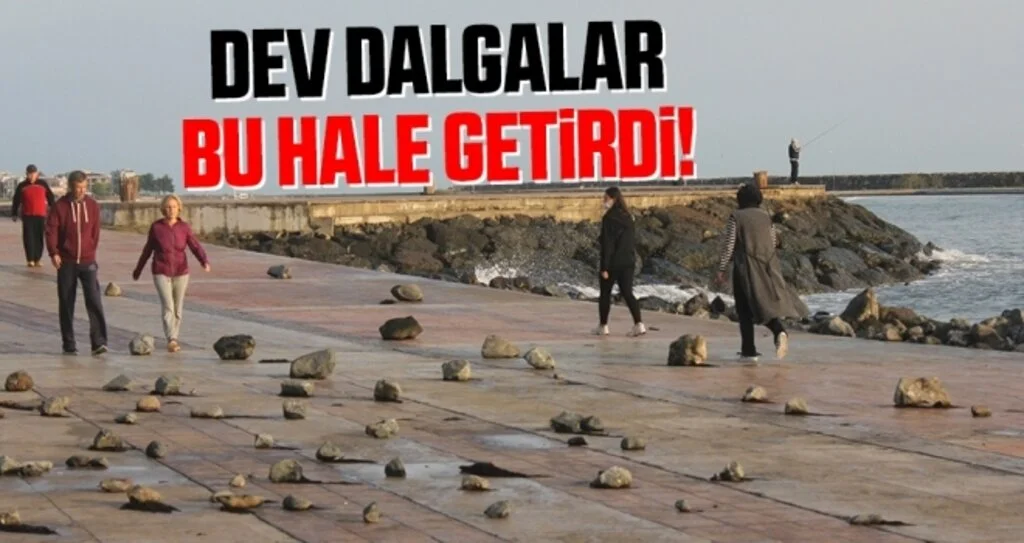 Karadeniz'de dev dalgalar oluştu, deniz yola taştı