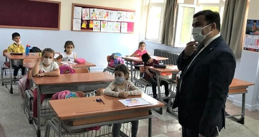 Kaymakam Saygılı okulları denetledi 