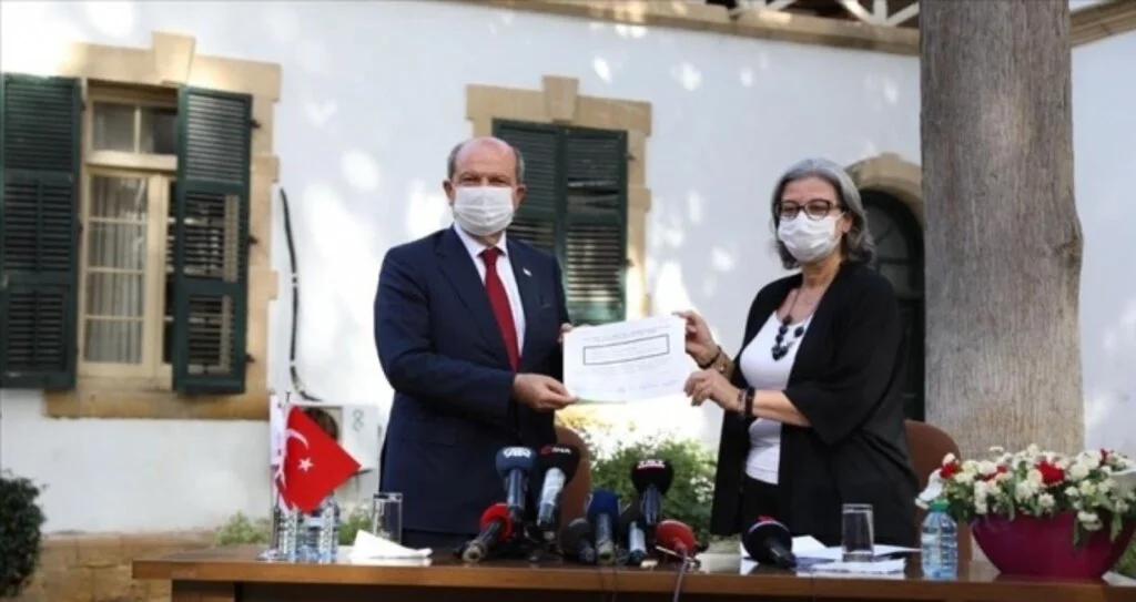 KKTC'de yeni Cumhurbaşkanı Ersin Tatar mazbatasını aldı