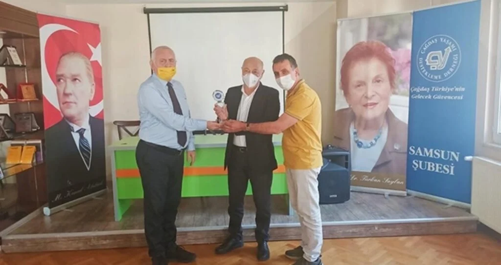 OMÜ eski Rektörü Bernay'a özel ödül 