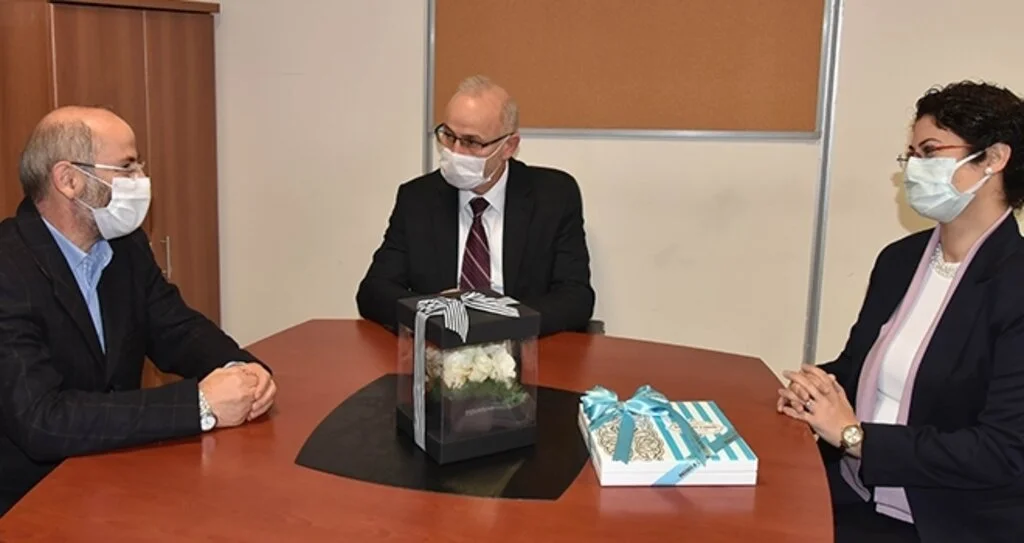 Proje Yönetim Ofisine ödüllü başkan