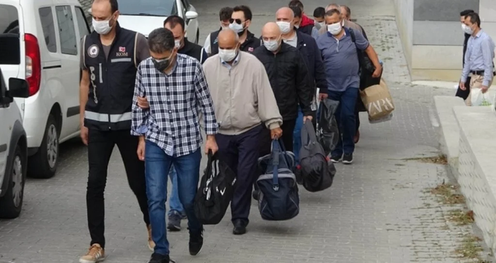 Samsun merkezli FETÖ operasyonunda 8 eski polis adliye sevk edildi